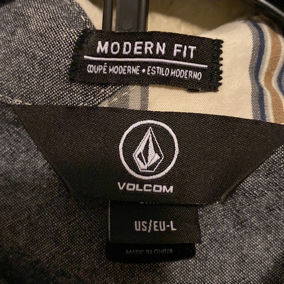 Volcom Men’s dress shirt - Picture 3 of 3